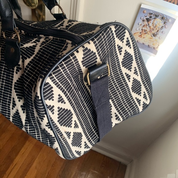 Mossimo Duffle - Picture 2 of 7